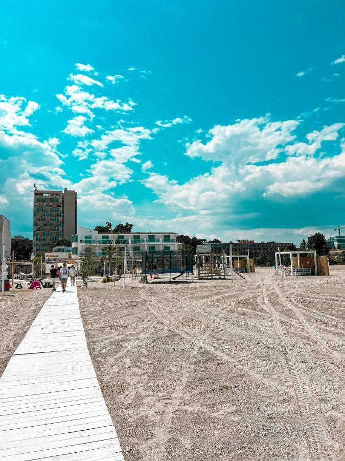 Hotel Victory Mamaia Buitenkant foto